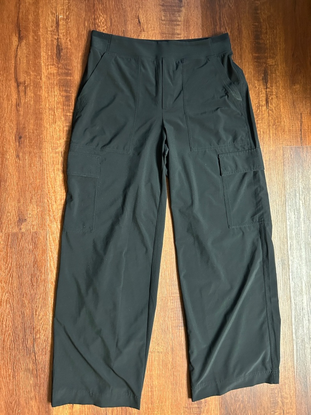 Athleta Women’s Black Wide Leg Cargo Pants Size 10
